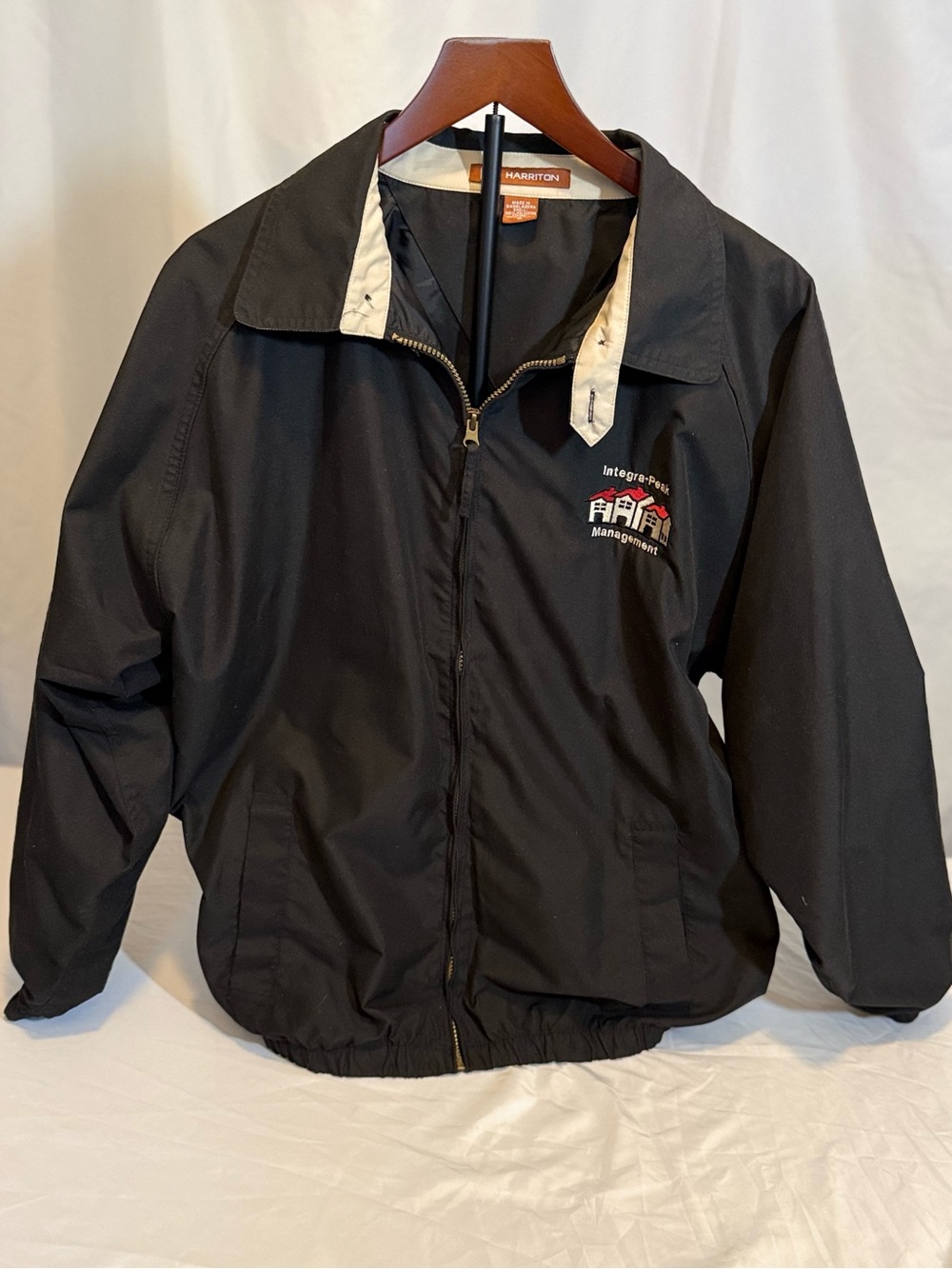 Vintage Men’s Corporate Harriton Black Windbreaker with Logo size M (TT20)